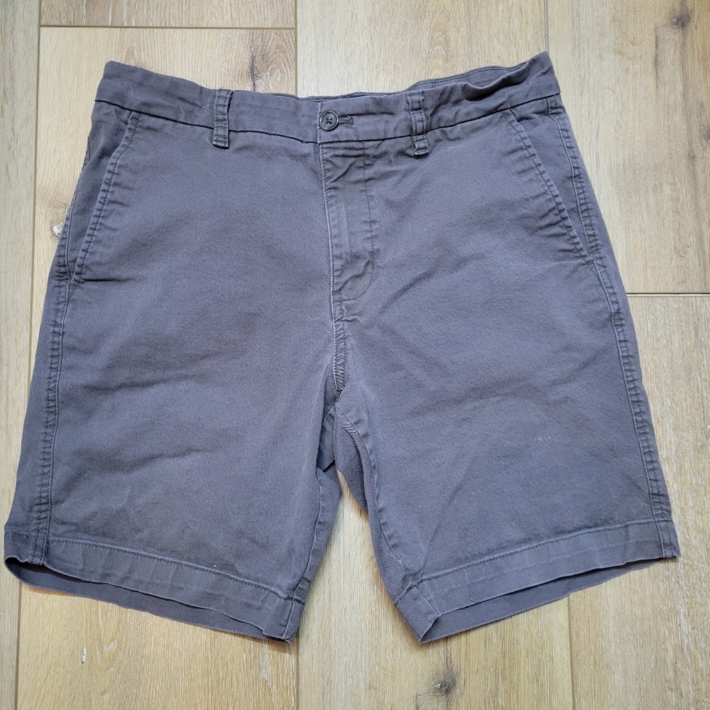 Chaps Men's Charcoal Flat Front Shorts Size 32